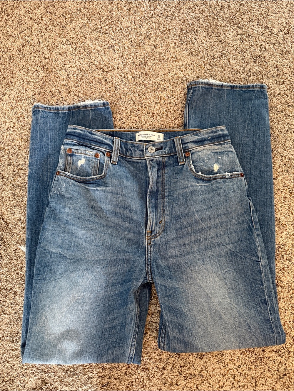 Abercrombie & Fitch The Ankle Straight Ultra High Rise Distressed - 27 L
